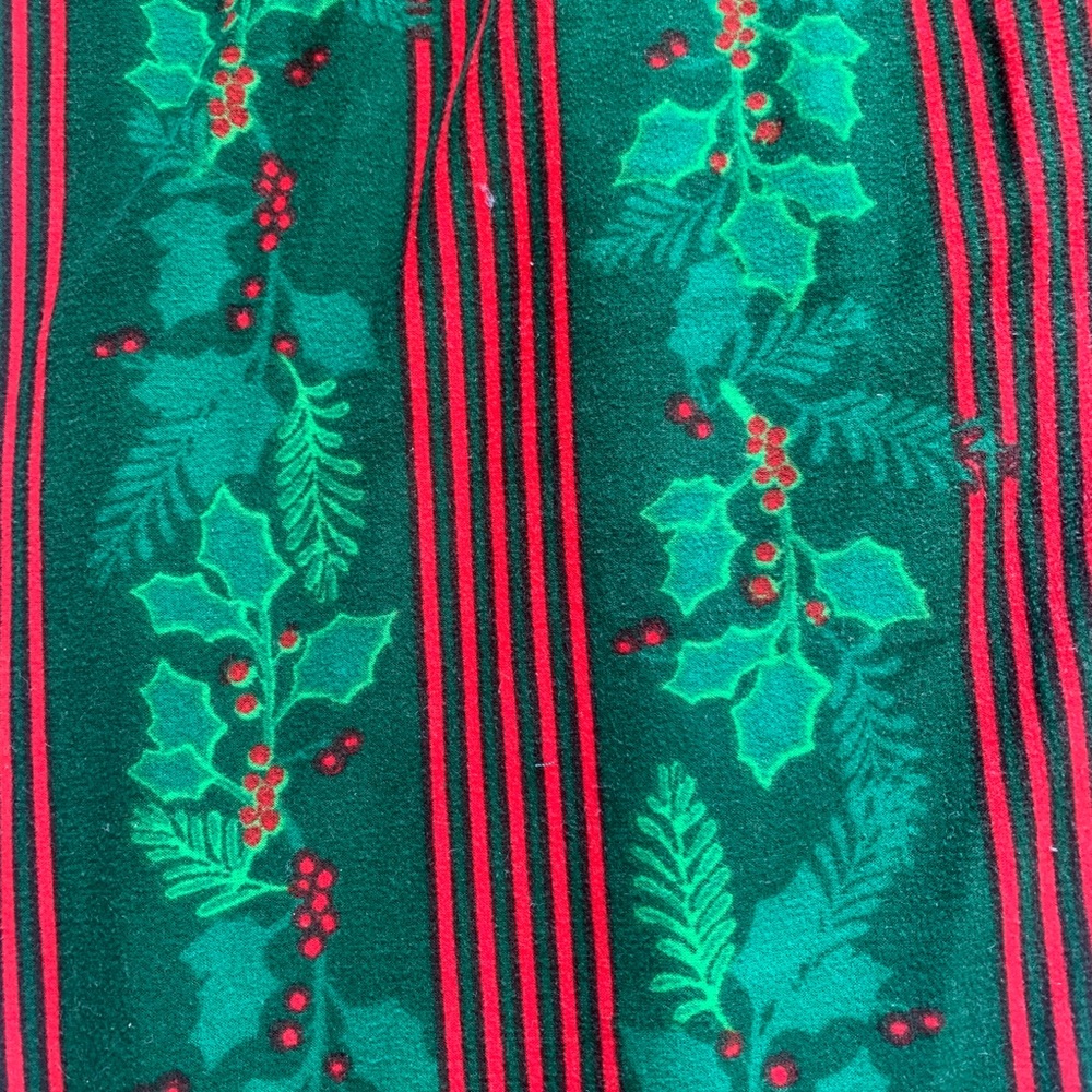 Lularoe TC holiday leggings holly leaves